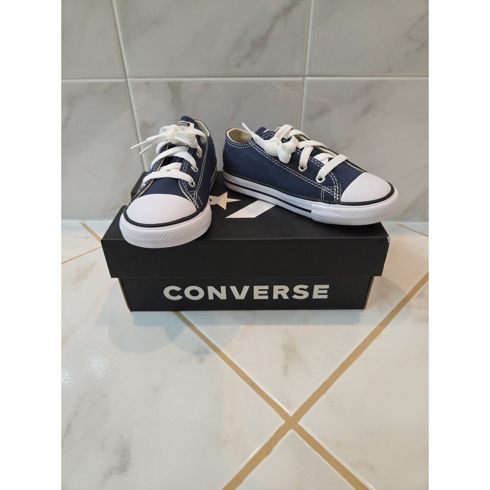 New ( size 9) Toddler Converse Chuck Taylor All Star Low Top 7J237 Color Navy